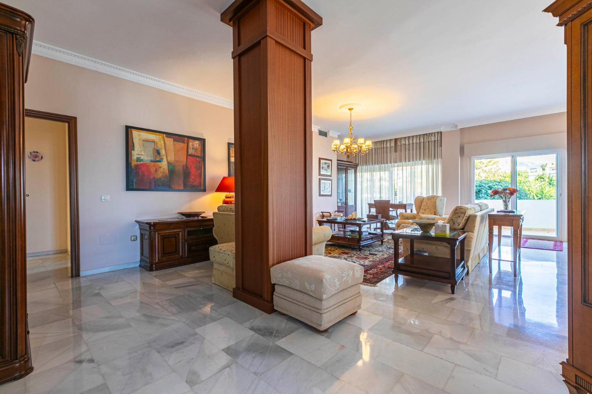Stylish And Spacious 3 Bedroom Appartement *