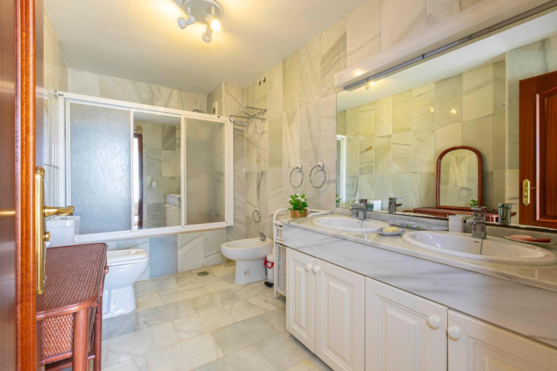 Stylish And Spacious 3 Bedroom Appartement